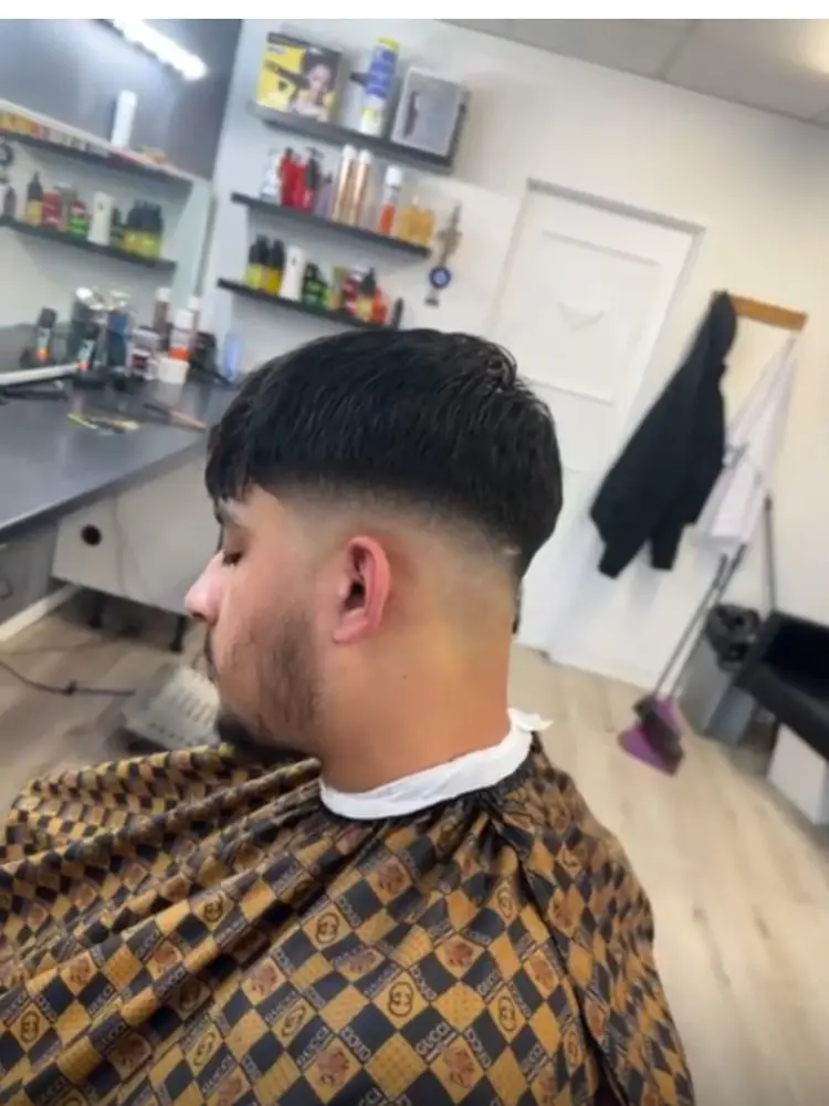 Low taper cut with the product shelves behind